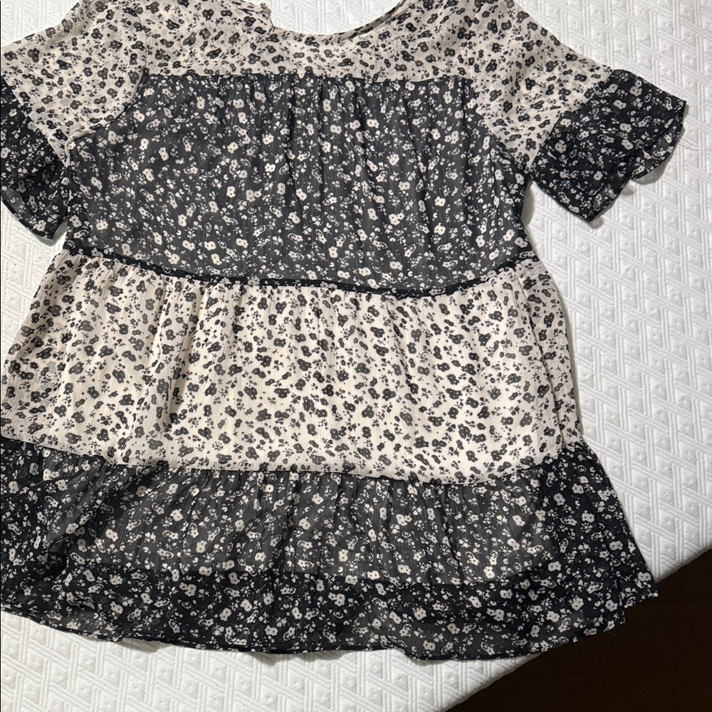 Elegant Floral Women's Blouse in Black and Cream